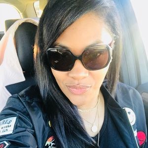 Meet your Posher, Adina